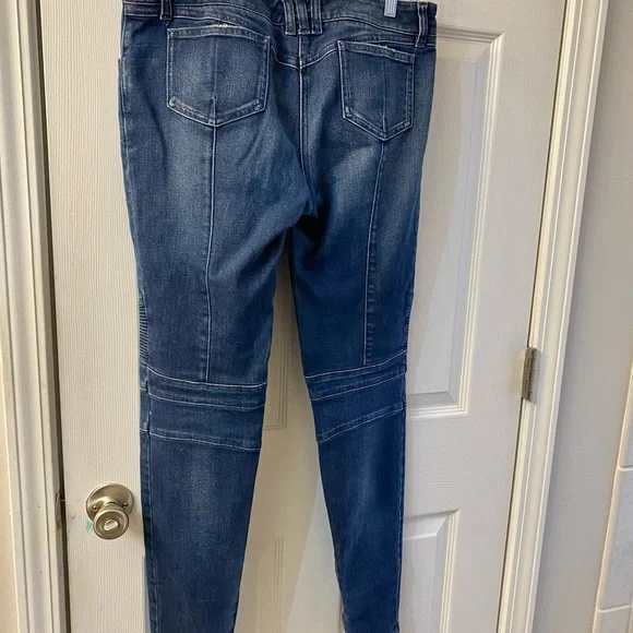 Balmain PARIS, Women’s jean pant size 42, US Women’s size 10, 11, no tears.